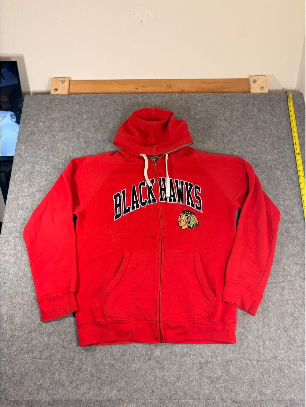Vintage Y2K Blackhawks red zip-up hoodie Size Large